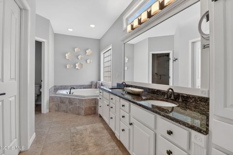 Tiny photo for 7811 Oak Leaf Court, Maumee, OH 43537 (MLS # 10004922)