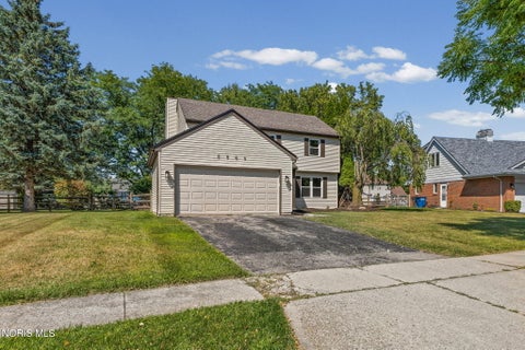 Tiny photo for 5560 Greenridge Drive, Toledo, OH 43615 (MLS # 10011651)