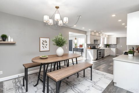 Tiny photo for 2634 Green Valley Drive, Toledo, OH 43614 (MLS # 10006253)