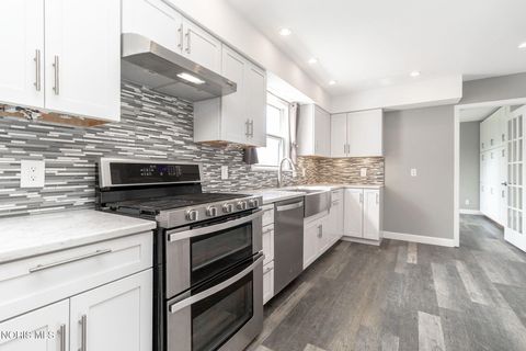 Tiny photo for 2634 Green Valley Drive, Toledo, OH 43614 (MLS # 10006253)