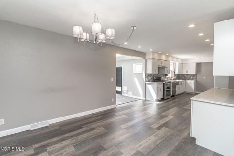 Tiny photo for 2634 Green Valley Drive, Toledo, OH 43614 (MLS # 10006253)