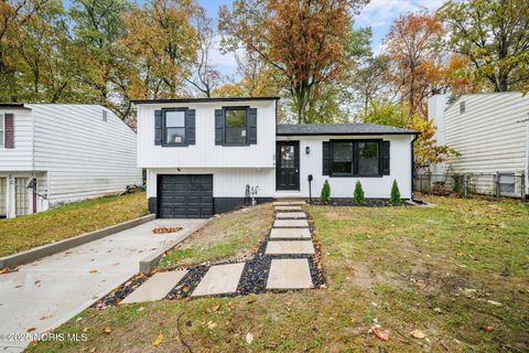 Tiny photo for 4248 Hunters Trail Drive, Toledo, OH 43607 (MLS # 10000858)