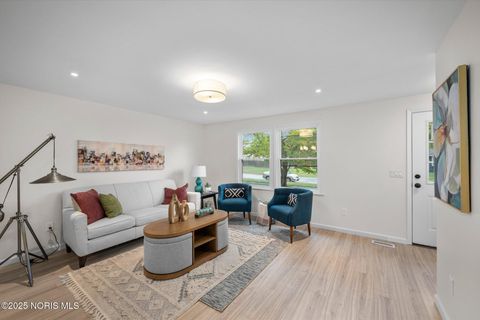 Tiny photo for 4248 Hunters Trail Drive, Toledo, OH 43607 (MLS # 10000858)