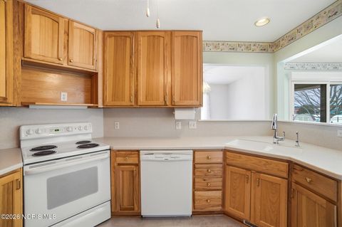 Tiny photo for 2165 Glenacres Court, Maumee, OH 43537 (MLS # 10003397)