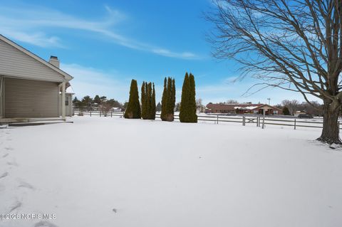 Tiny photo for 2165 Glenacres Court, Maumee, OH 43537 (MLS # 10003397)