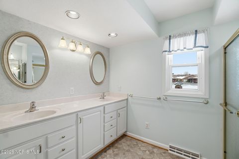 Tiny photo for 2165 Glenacres Court, Maumee, OH 43537 (MLS # 10003397)