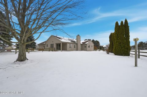Tiny photo for 2165 Glenacres Court, Maumee, OH 43537 (MLS # 10003397)