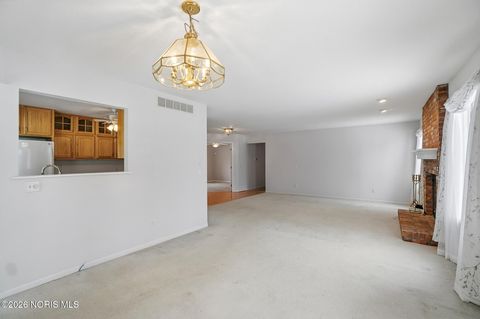 Tiny photo for 2165 Glenacres Court, Maumee, OH 43537 (MLS # 10003397)