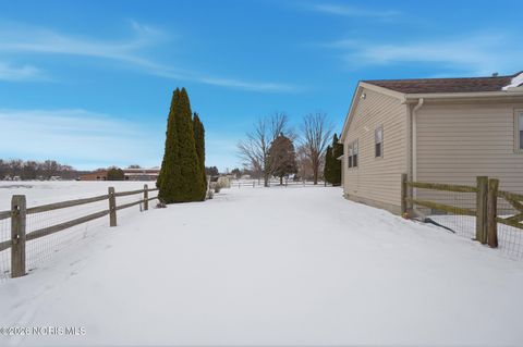 Tiny photo for 2165 Glenacres Court, Maumee, OH 43537 (MLS # 10003397)
