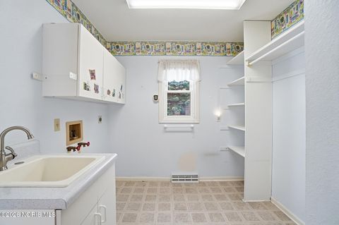 Tiny photo for 2165 Glenacres Court, Maumee, OH 43537 (MLS # 10003397)