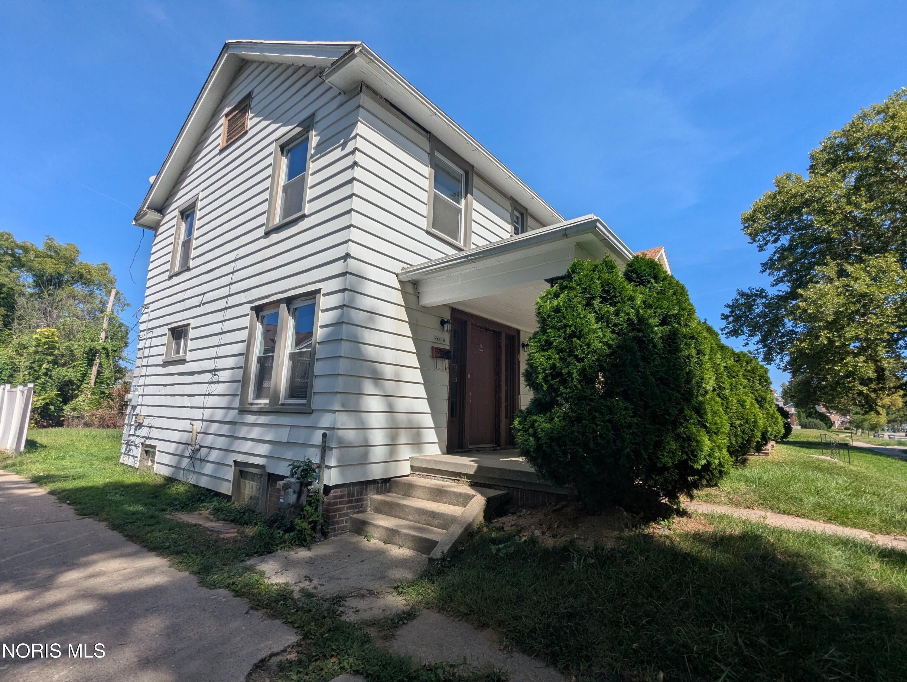 2034 Fernwood Avenue