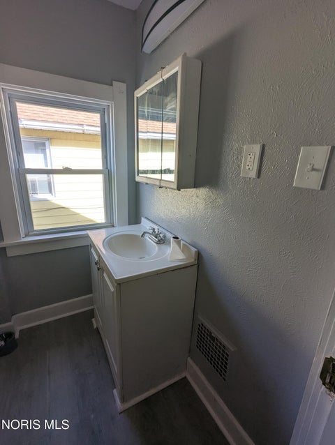 Tiny photo for 2034 Fernwood Avenue, Toledo, OH 43607 (MLS # 10013549)