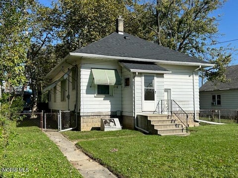 Tiny photo for 1214 Ellis Avenue, Toledo, OH 43605 (MLS # 10014669)