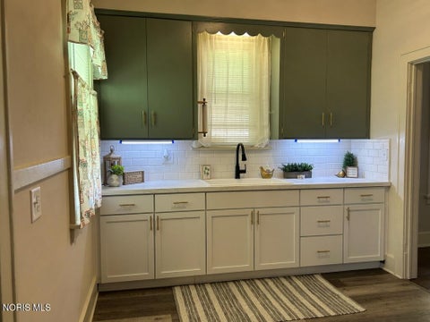 Tiny photo for 1214 Ellis Avenue, Toledo, OH 43605 (MLS # 10014669)