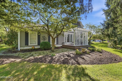 Tiny photo for 1515 River Road, Maumee, OH 43537 (MLS # 10013909)