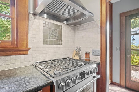 Tiny photo for 1515 River Road, Maumee, OH 43537 (MLS # 10013909)