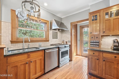 Tiny photo for 1515 River Road, Maumee, OH 43537 (MLS # 10013909)