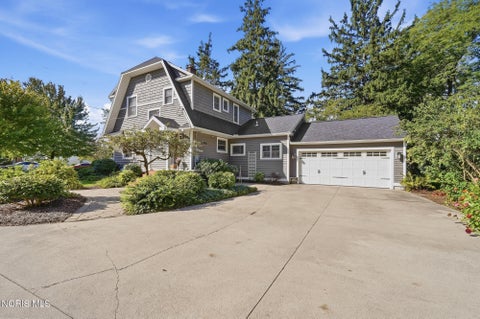 Tiny photo for 1515 River Road, Maumee, OH 43537 (MLS # 10013909)