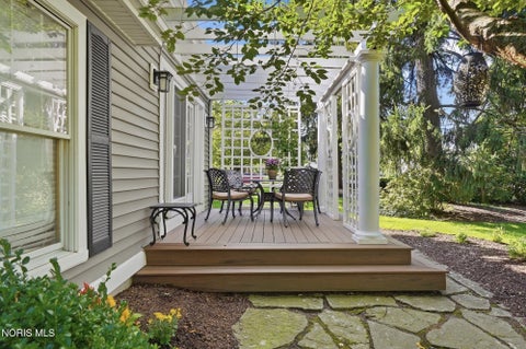 Tiny photo for 1515 River Road, Maumee, OH 43537 (MLS # 10013909)