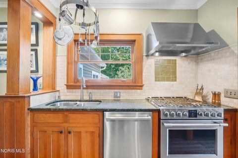 Tiny photo for 1515 River Road, Maumee, OH 43537 (MLS # 10013909)