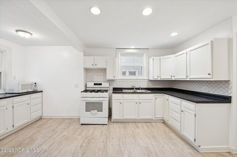 Tiny photo for 2041 Perth Street, Toledo, OH 43607 (MLS # 10000757)