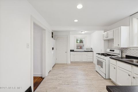 Tiny photo for 2041 Perth Street, Toledo, OH 43607 (MLS # 10000757)