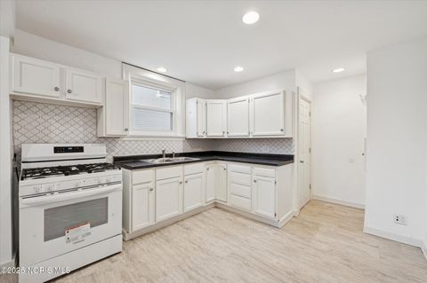 Tiny photo for 2041 Perth Street, Toledo, OH 43607 (MLS # 10000757)