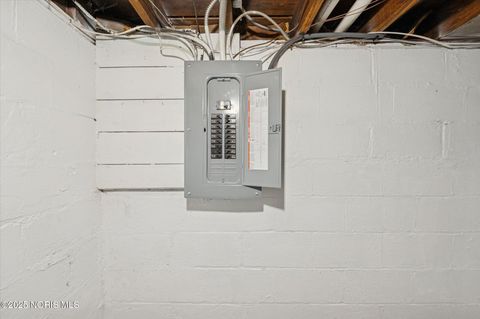 Tiny photo for 2041 Perth Street, Toledo, OH 43607 (MLS # 10000757)