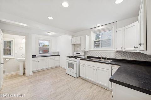 Tiny photo for 2041 Perth Street, Toledo, OH 43607 (MLS # 10000757)