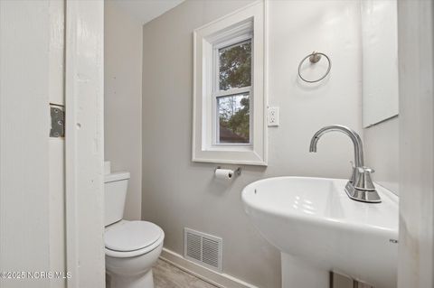 Tiny photo for 2041 Perth Street, Toledo, OH 43607 (MLS # 10000757)