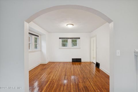 Tiny photo for 2041 Perth Street, Toledo, OH 43607 (MLS # 10000757)