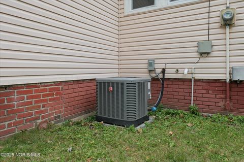 Tiny photo for 2041 Perth Street, Toledo, OH 43607 (MLS # 10000757)