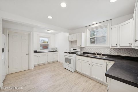 Tiny photo for 2041 Perth Street, Toledo, OH 43607 (MLS # 10000757)