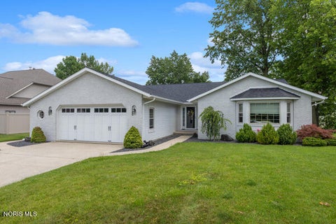 Homes For Sale - 801 Inverness Drive<br/> Defiance, OH 43512