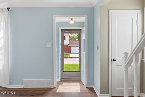 Tiny photo for 724 Inwood Place, Maumee, OH 43537 (MLS # 10007135)