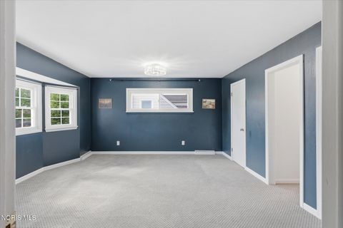 Tiny photo for 724 Inwood Place, Maumee, OH 43537 (MLS # 10007135)