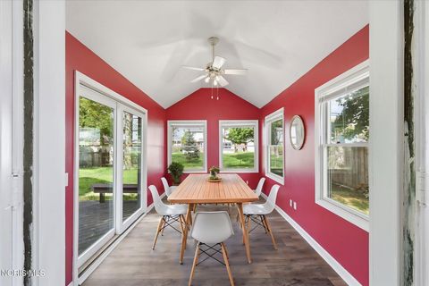 Tiny photo for 724 Inwood Place, Maumee, OH 43537 (MLS # 10007135)