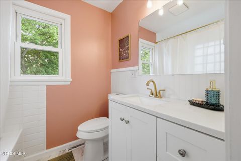 Tiny photo for 724 Inwood Place, Maumee, OH 43537 (MLS # 10007135)