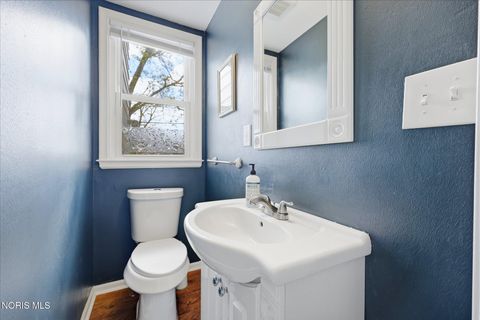 Tiny photo for 724 Inwood Place, Maumee, OH 43537 (MLS # 10007135)