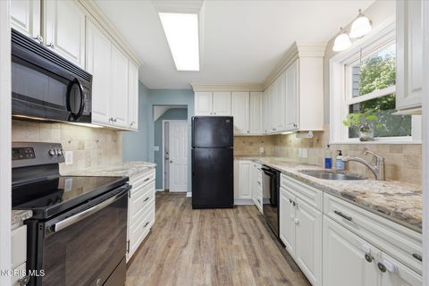 Tiny photo for 724 Inwood Place, Maumee, OH 43537 (MLS # 10007135)