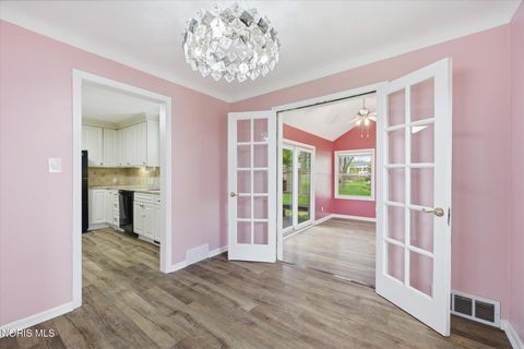 Tiny photo for 724 Inwood Place, Maumee, OH 43537 (MLS # 10007135)