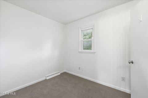 Tiny photo for 724 Inwood Place, Maumee, OH 43537 (MLS # 10007135)