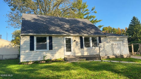Photo of 908 Burke Glen Road, Toledo, OH 43607 (MLS # 10014684)