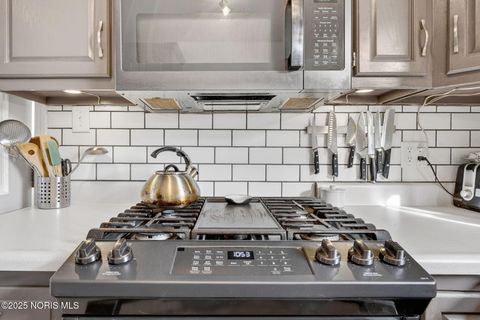 Tiny photo for 18710 Washington Street, Tontogany, OH 43565 (MLS # 10003152)