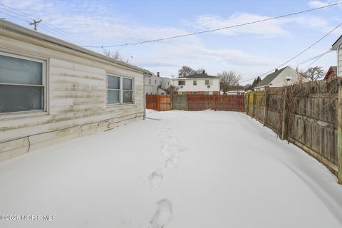 Tiny photo for 1824 Arlington Avenue, Toledo, OH 43609 (MLS # 10003842)