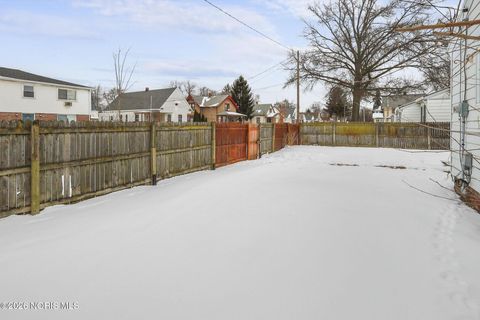 Tiny photo for 1824 Arlington Avenue, Toledo, OH 43609 (MLS # 10003842)