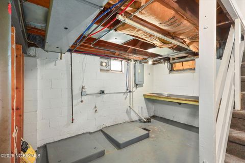 Tiny photo for 1824 Arlington Avenue, Toledo, OH 43609 (MLS # 10003842)