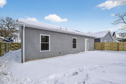 Tiny photo for 543 Lucas Street, Toledo, OH 43604 (MLS # 10003873)