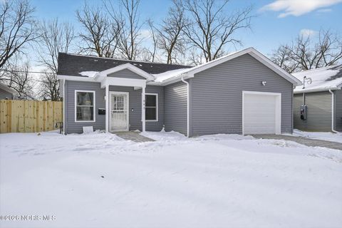 Tiny photo for 543 Lucas Street, Toledo, OH 43604 (MLS # 10003873)