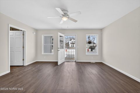 Tiny photo for 543 Lucas Street, Toledo, OH 43604 (MLS # 10003873)